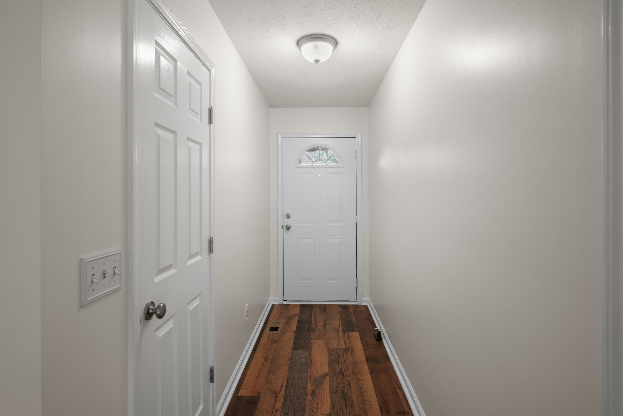 4223 Birmingham Road Lebanon, TN 37090 - Photo 4 of 30 a view of a hallway
