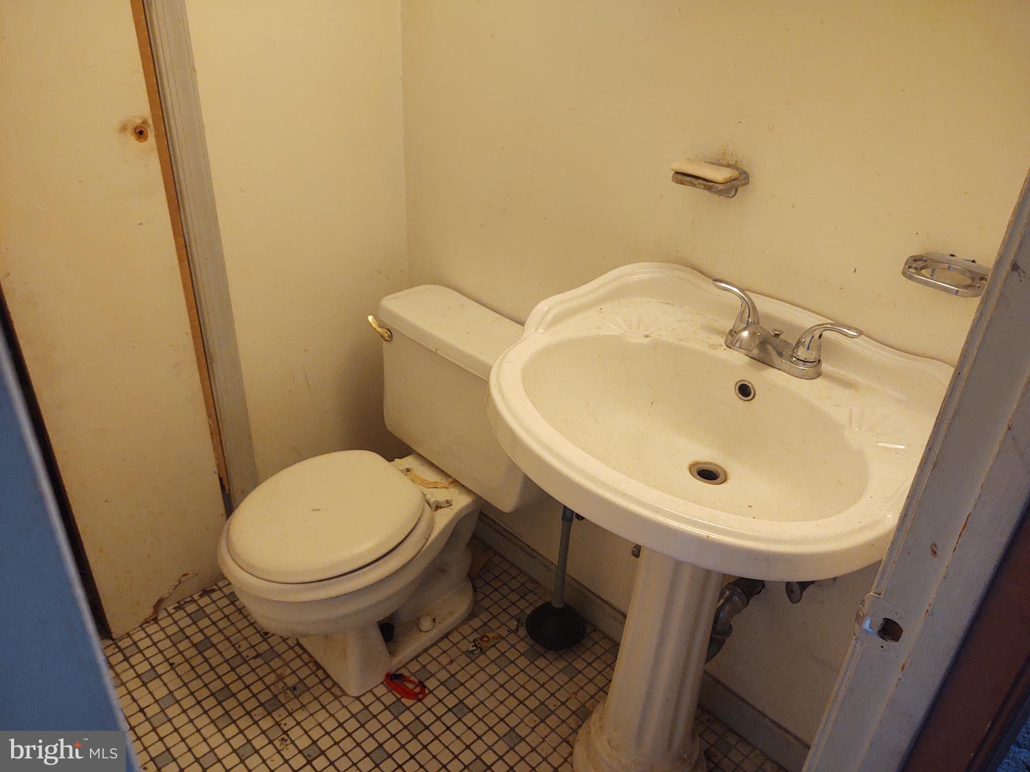 1643 Addison Road South District Heights, MD 20747 - Photo 4 of 14 1st Floor Powder Rd