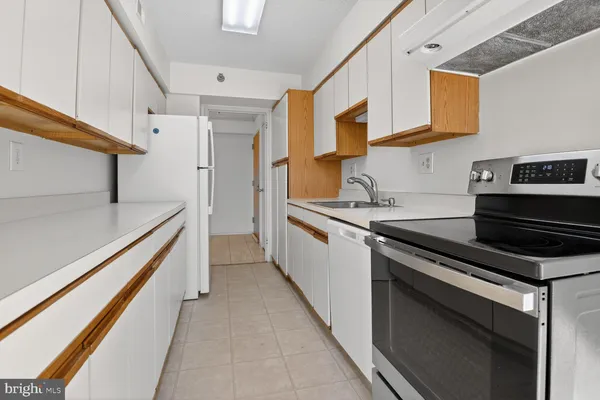 $2,250 | 1808 Old Meadow Road, Unit 1105, McLean, VA 22102