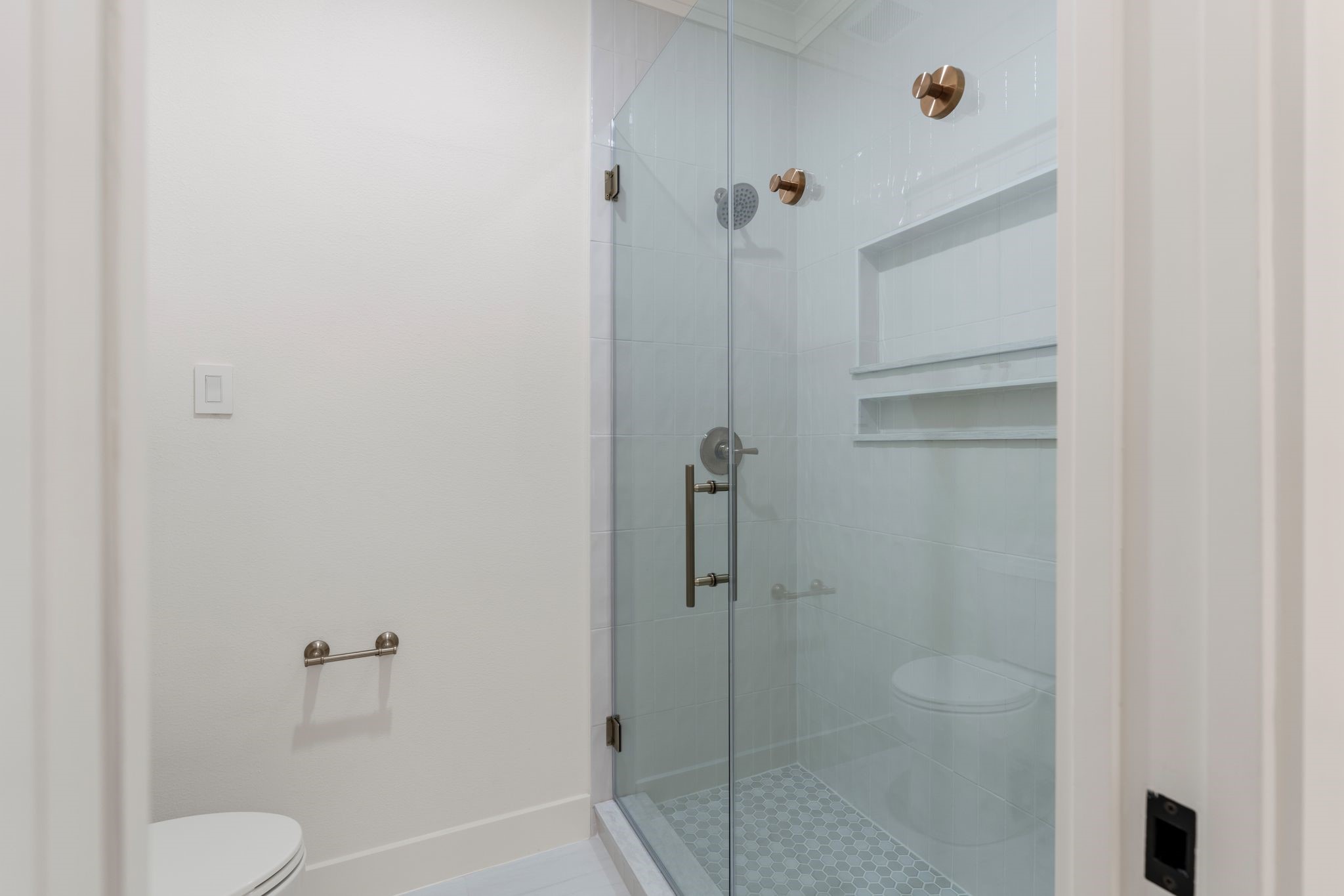 31 Hollymead Drive Spring, TX 77381 - Photo 38 of 50 This upstiairs bathroom feaures a walkin shower .