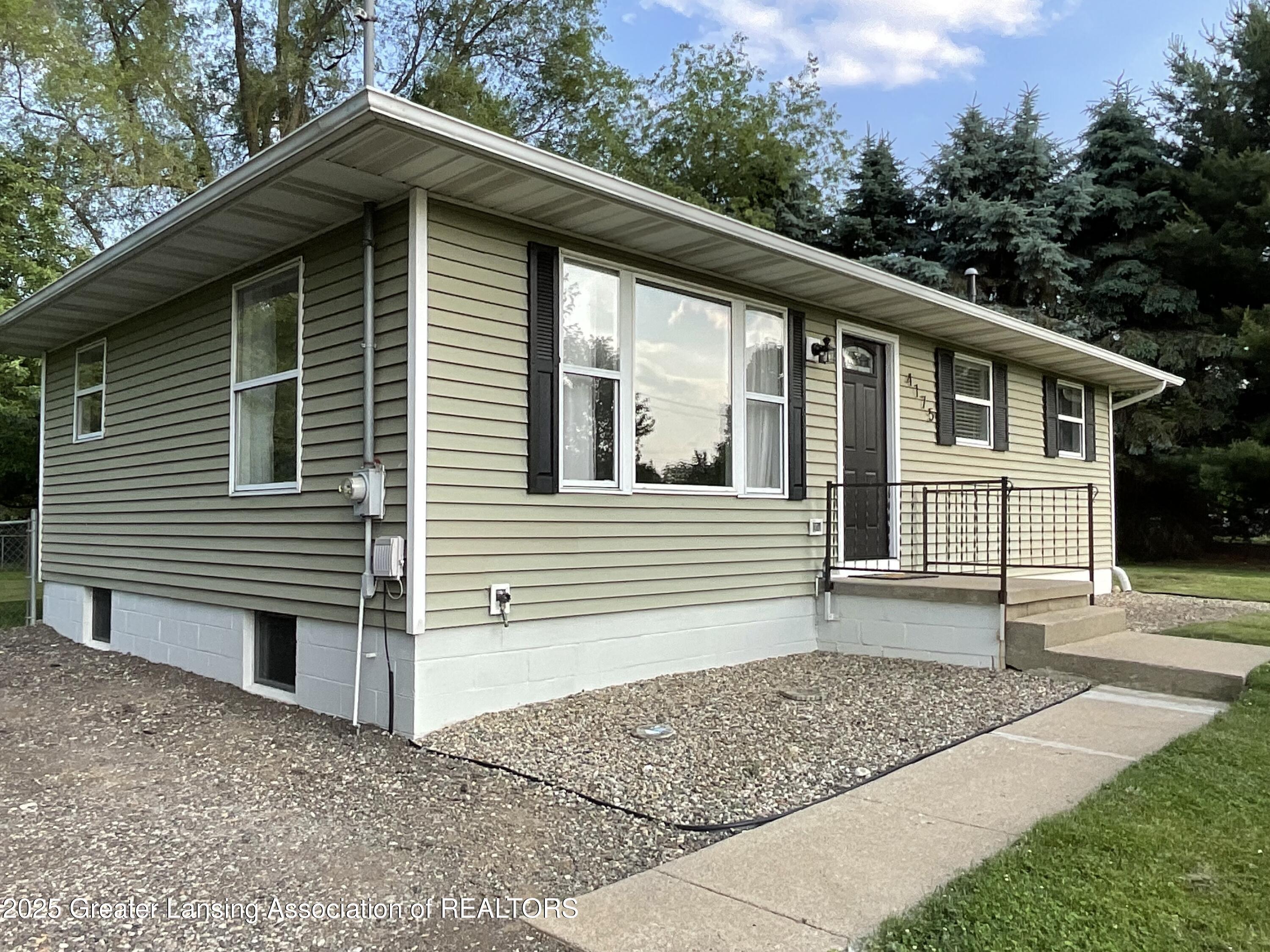 4175 Marshall Road Charlotte, MI 48813 - Photo 2 of 35 IMG-4166