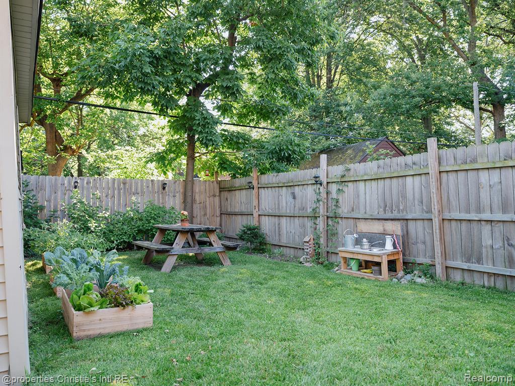 4858 Yorkshire Road Detroit, MI 48224 - Photo 29 of 33