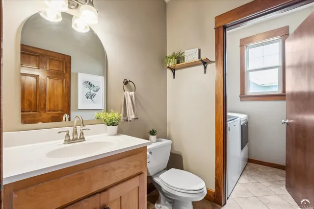 $449,900 | 408 Vine Drive, Lawrence, KS 66049