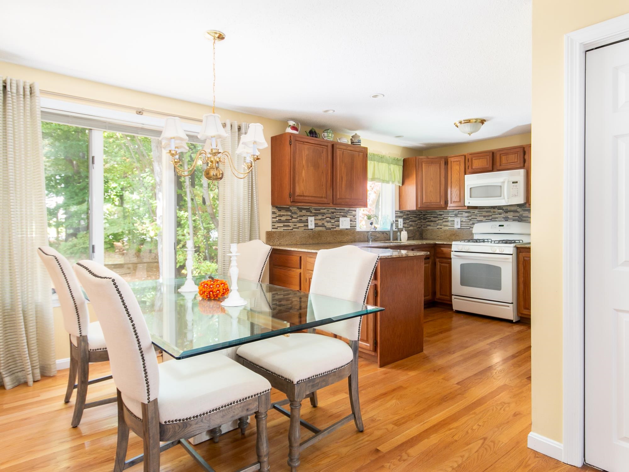 31 Salisbury Road Nashua, NH 03064 - Photo 4 of 24 Gallery Image 4