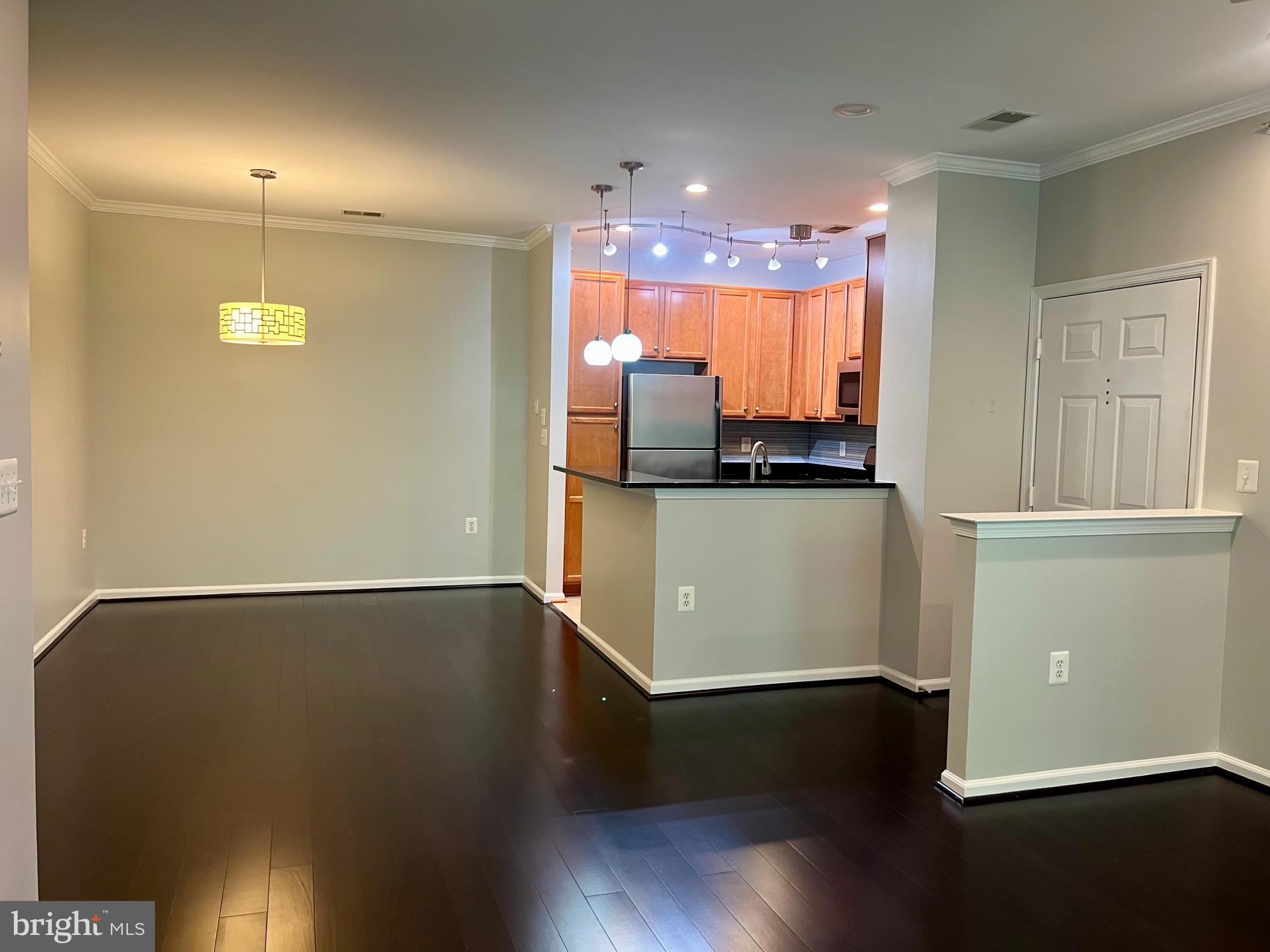 1509 North Point Drive, Unit 303 Reston, VA 20194 - Photo 8 of 44 Dining / Kitchen