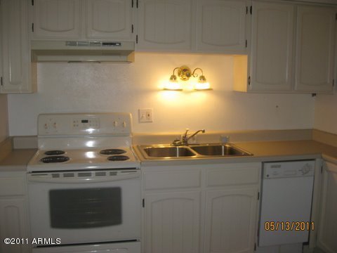 357 East Thomas Road, Unit 101 Phoenix, AZ 85012 - Photo 3 of 5 kitchen