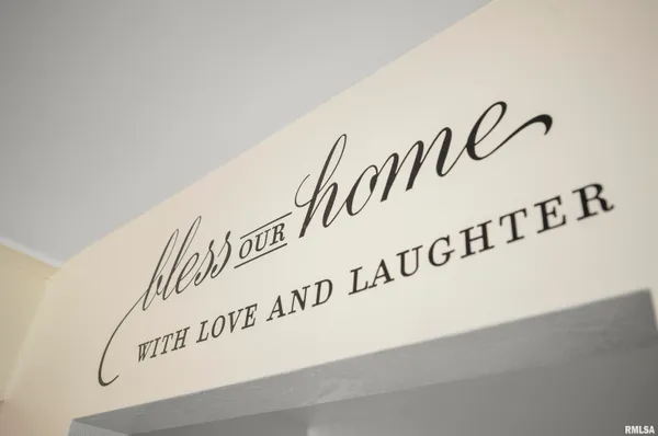 $169,900 | 408 Camelot Drive, Washington, IL 61571