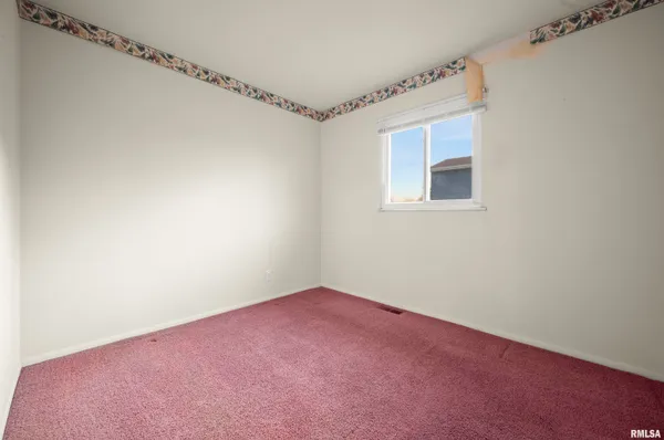 $169,900 | 408 Camelot Drive, Washington, IL 61571