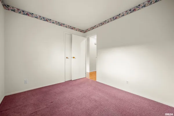 $169,900 | 408 Camelot Drive, Washington, IL 61571