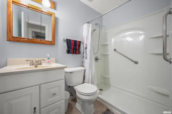 $169,900 | 408 Camelot Drive, Washington, IL 61571