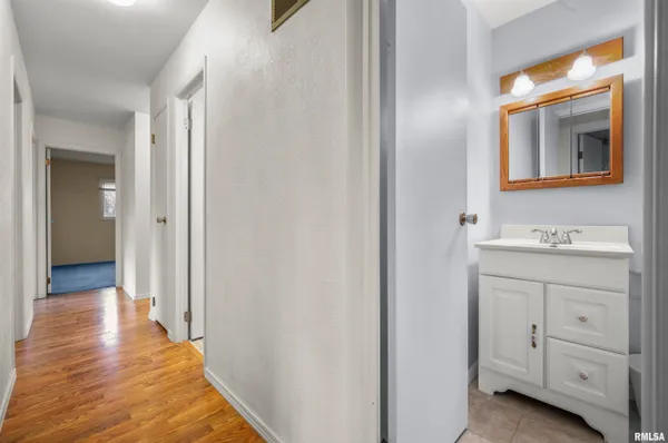 $169,900 | 408 Camelot Drive, Washington, IL 61571