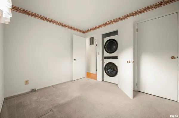 $169,900 | 408 Camelot Drive, Washington, IL 61571