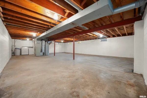 $169,900 | 408 Camelot Drive, Washington, IL 61571