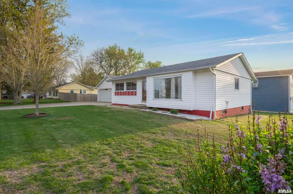 $169,900 | 408 Camelot Drive, Washington, IL 61571