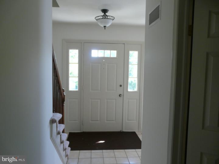 217 Sunrise Road Reading, PA 19606 - Photo 3 of 24 Foyer