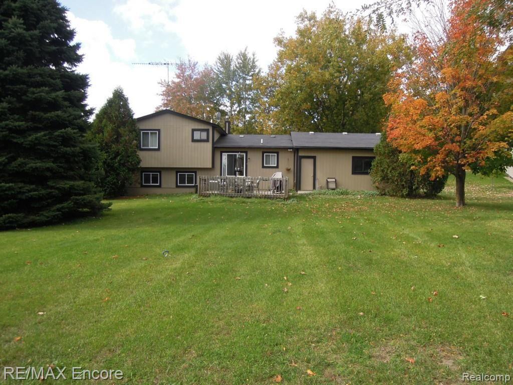 615 South Baldwin Road Oxford, MI 48371 - Photo 8 of 67 DSCN9030.jpg