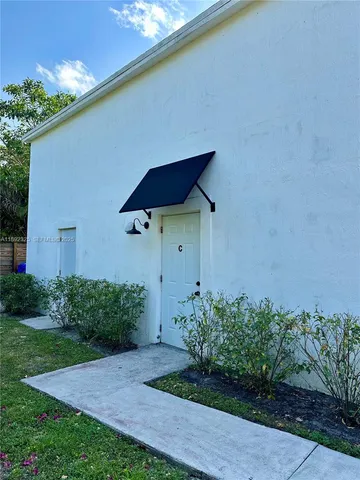 a view of a backyard with plants