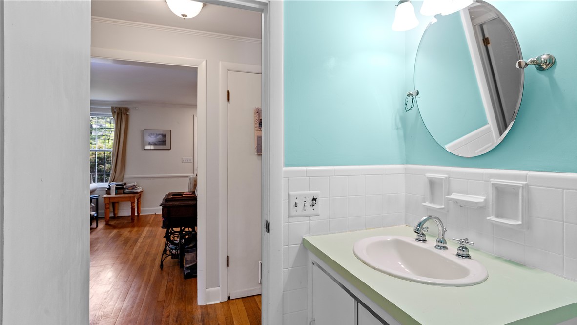 689 Middle Road East Greenwich, RI 02818 - Photo 13 of 41 Gallery Image 13