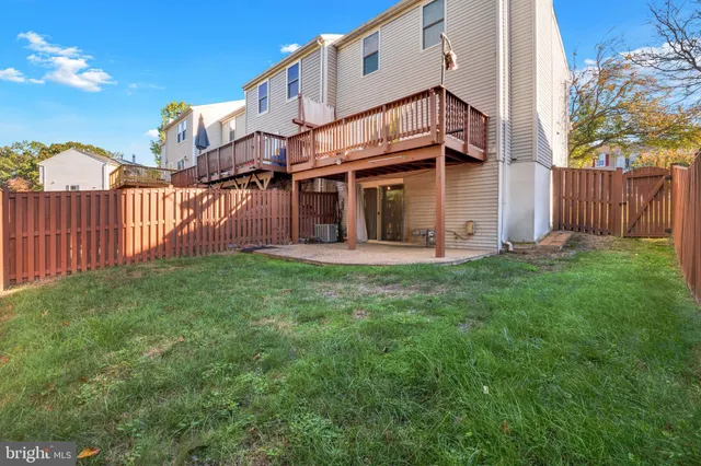 a view of a back yard of the house