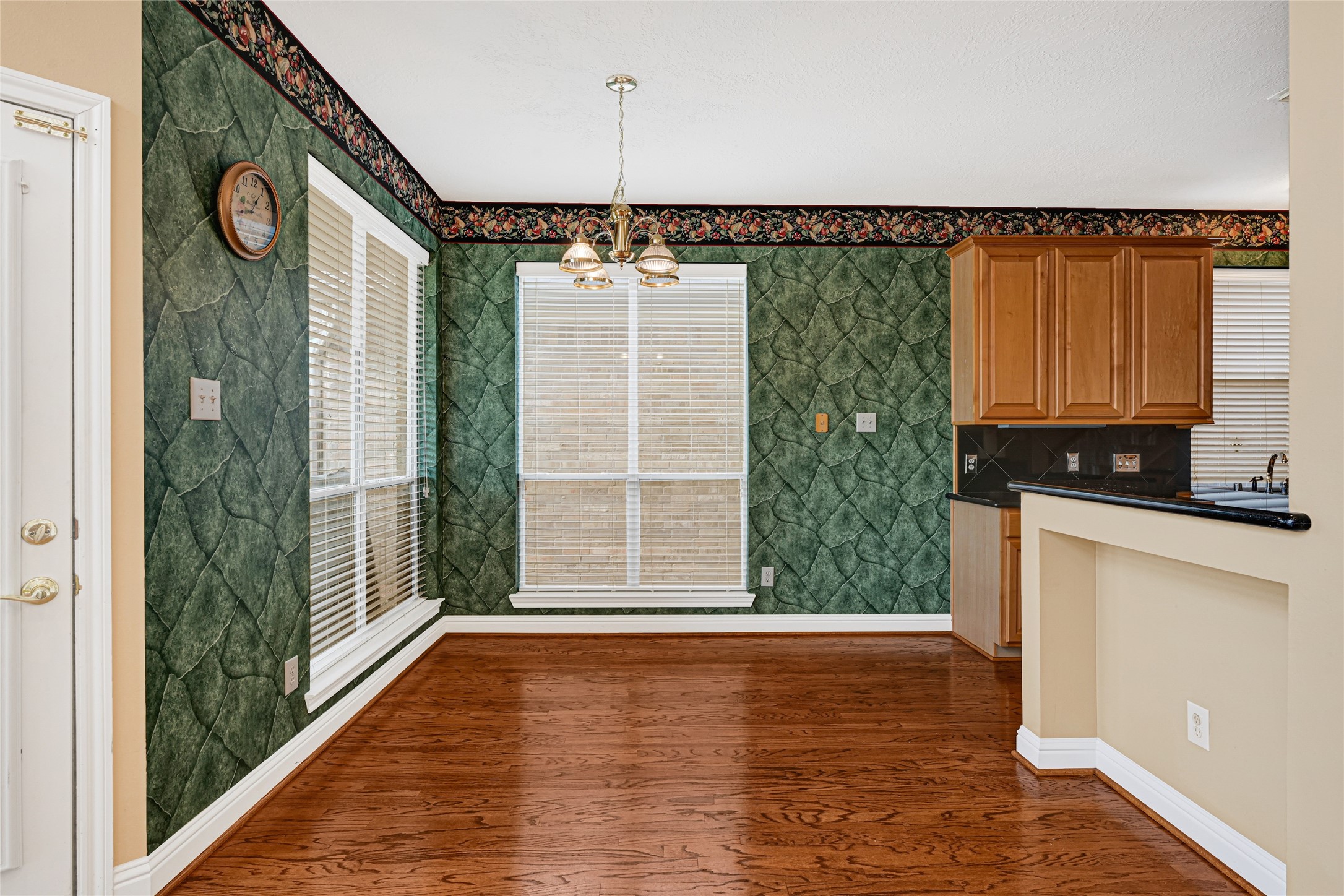 35 Parkway Place Houston, TX 77040 - Photo 13 of 37 a very nice looking room with a large window