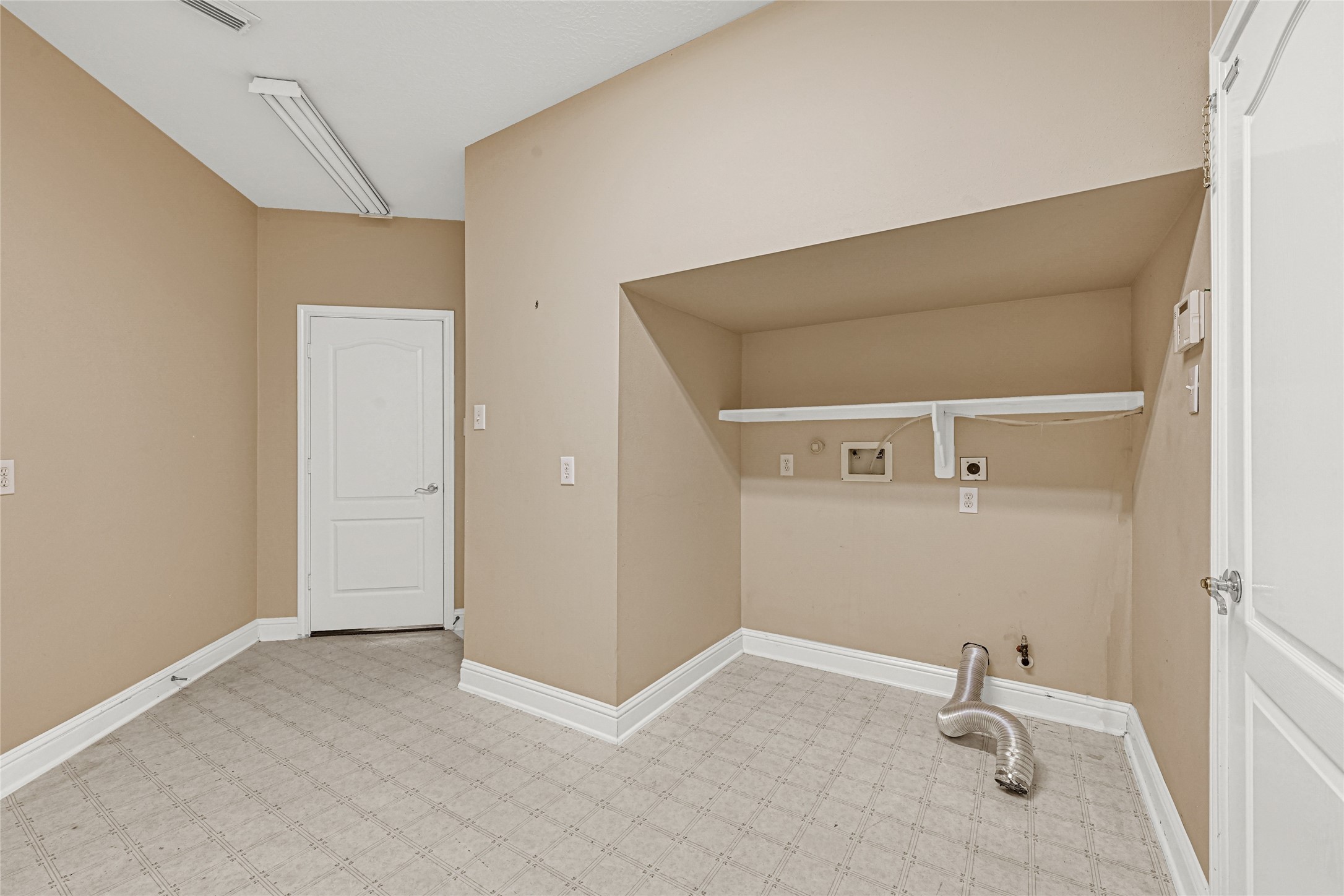 35 Parkway Place Houston, TX 77040 - Photo 15 of 37 a bathroom with a sink and a mirror