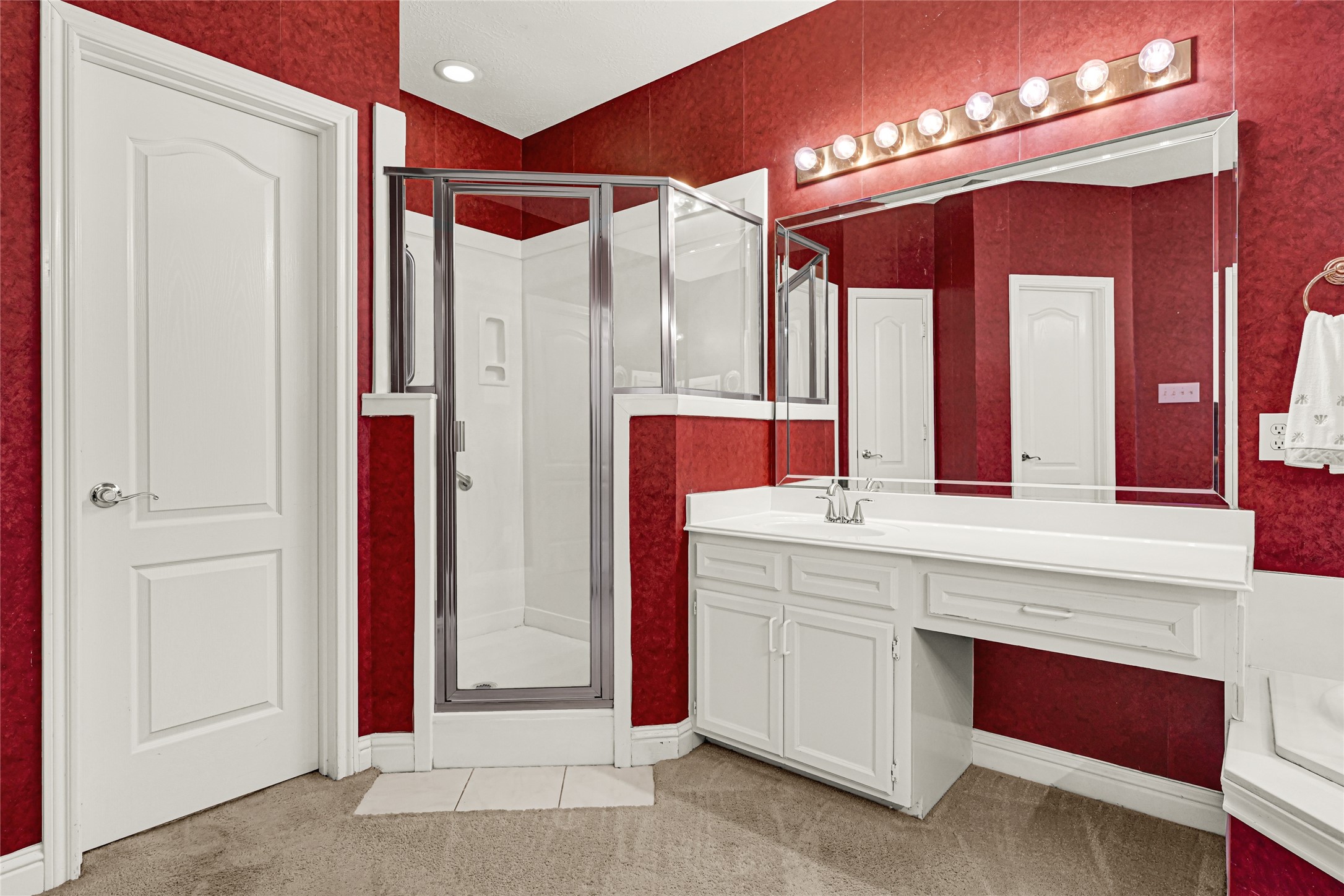 35 Parkway Place Houston, TX 77040 - Photo 24 of 37 a bathroom with a double vanity sink and a mirror