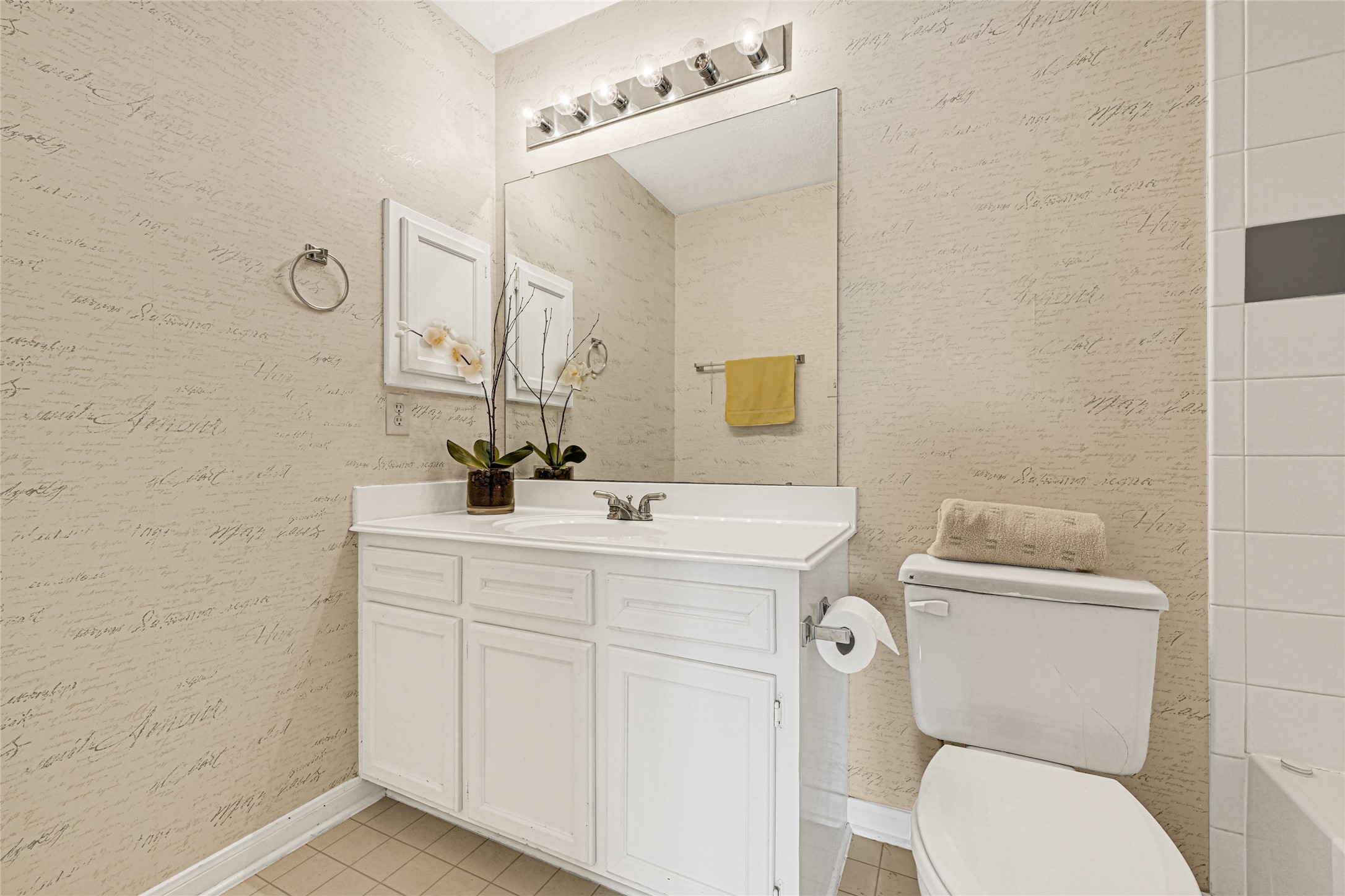 35 Parkway Place Houston, TX 77040 - Photo 30 of 37 a bathroom with a toilet sink and mirror