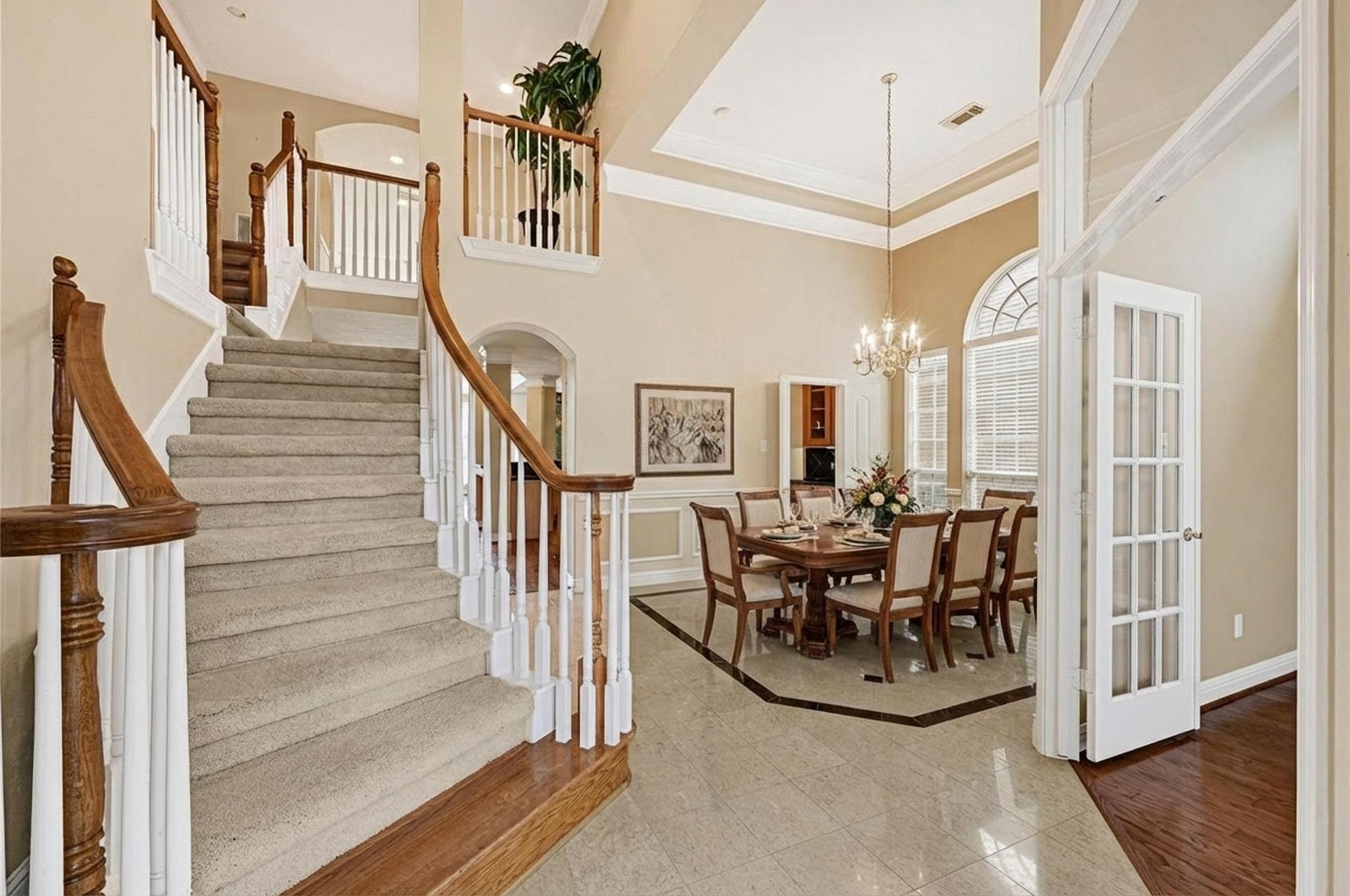 35 Parkway Place Houston, TX 77040 - Photo 3 of 37 a view of a livingroom with furniture and a window