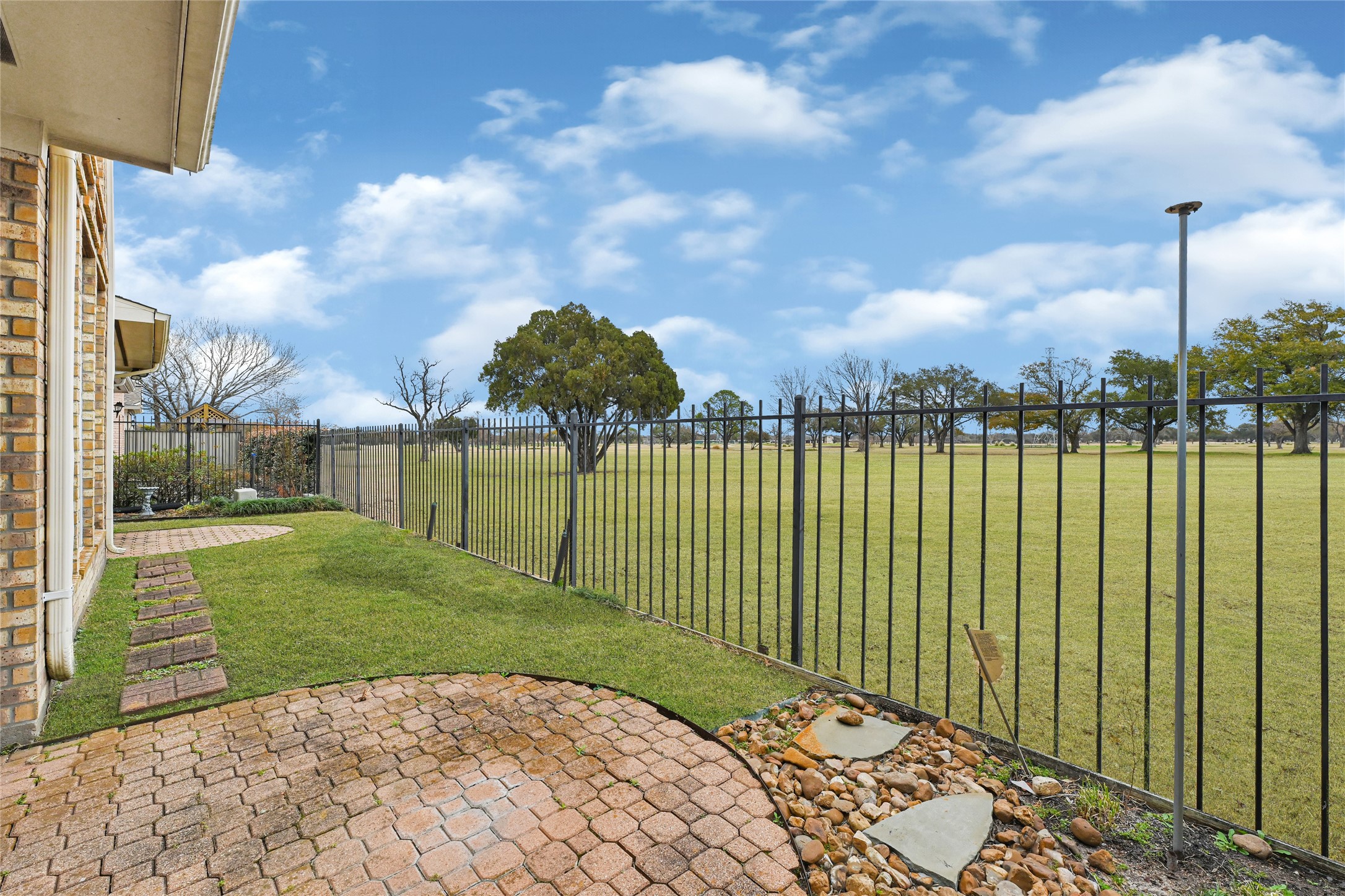 35 Parkway Place Houston, TX 77040 - Photo 37 of 37 a view of a city