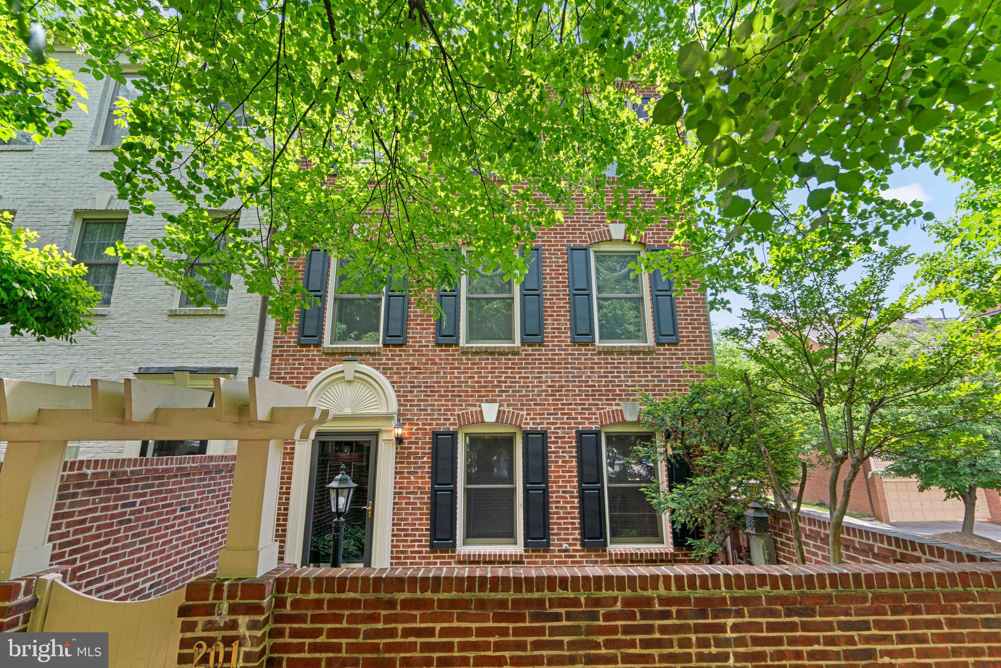 201 Ridgepoint Place Gaithersburg, MD 20878 - Photo 1 of 37