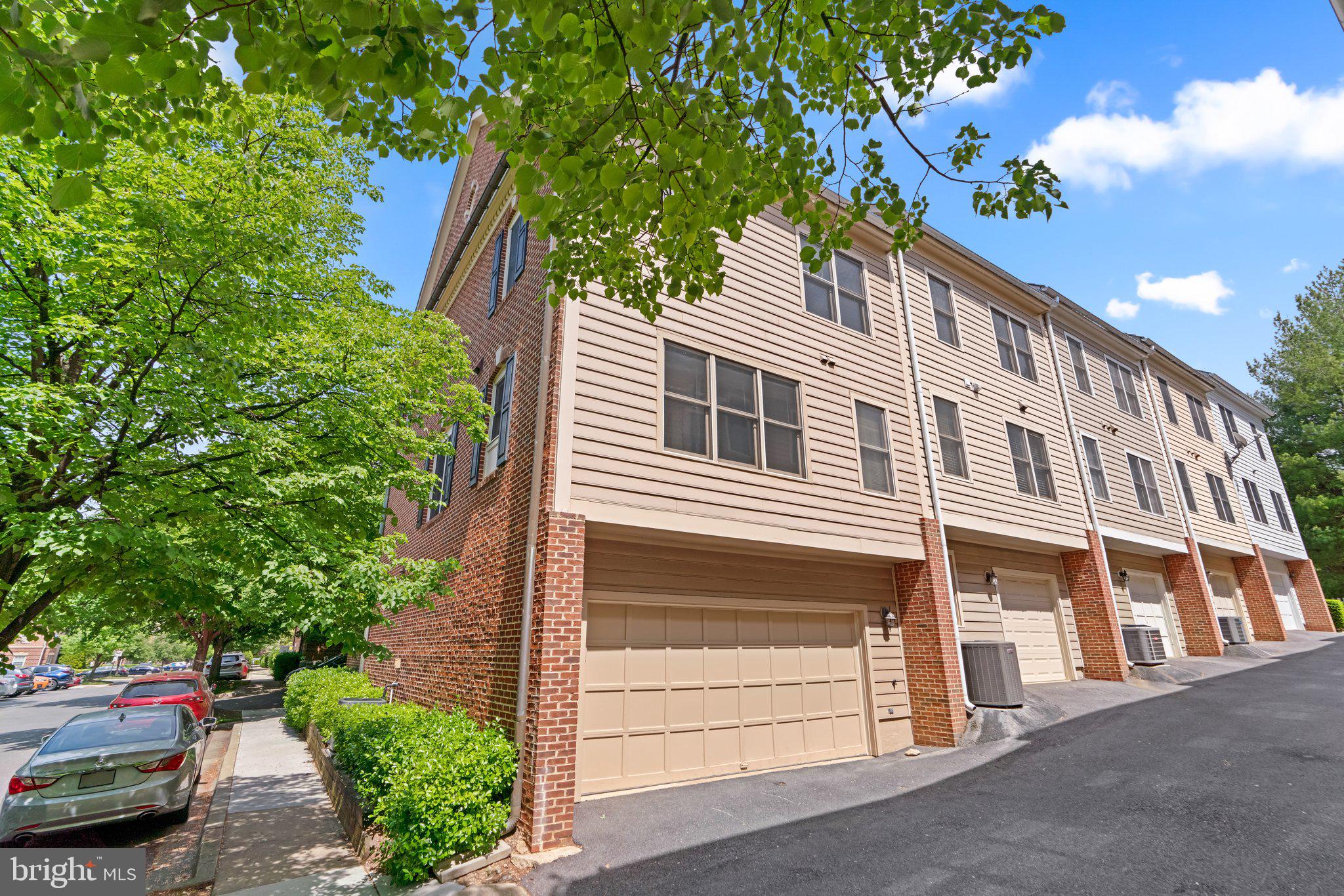 201 Ridgepoint Place Gaithersburg, MD 20878 - Photo 29 of 37 2-Car Garage