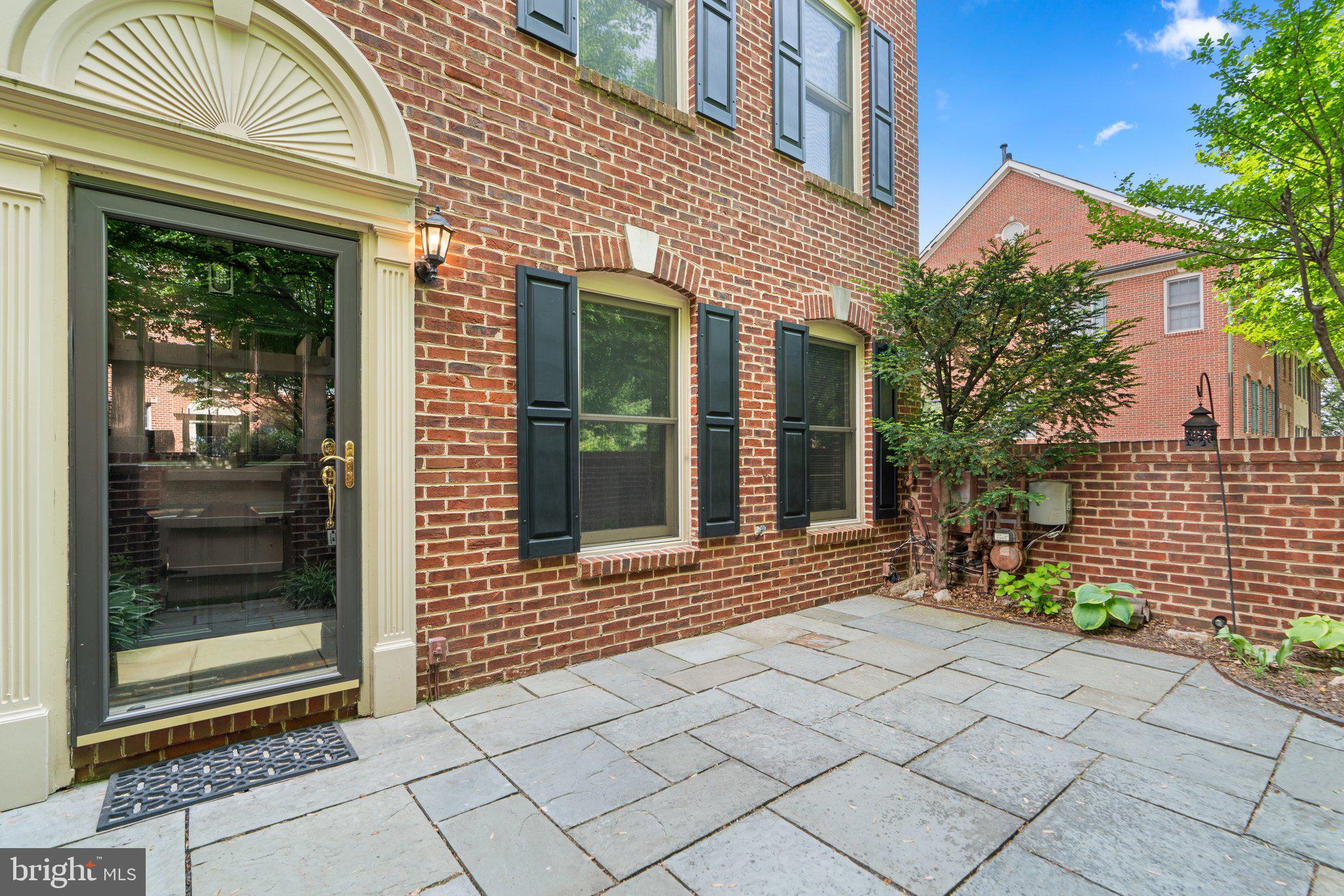 201 Ridgepoint Place Gaithersburg, MD 20878 - Photo 3 of 37 Front Patio