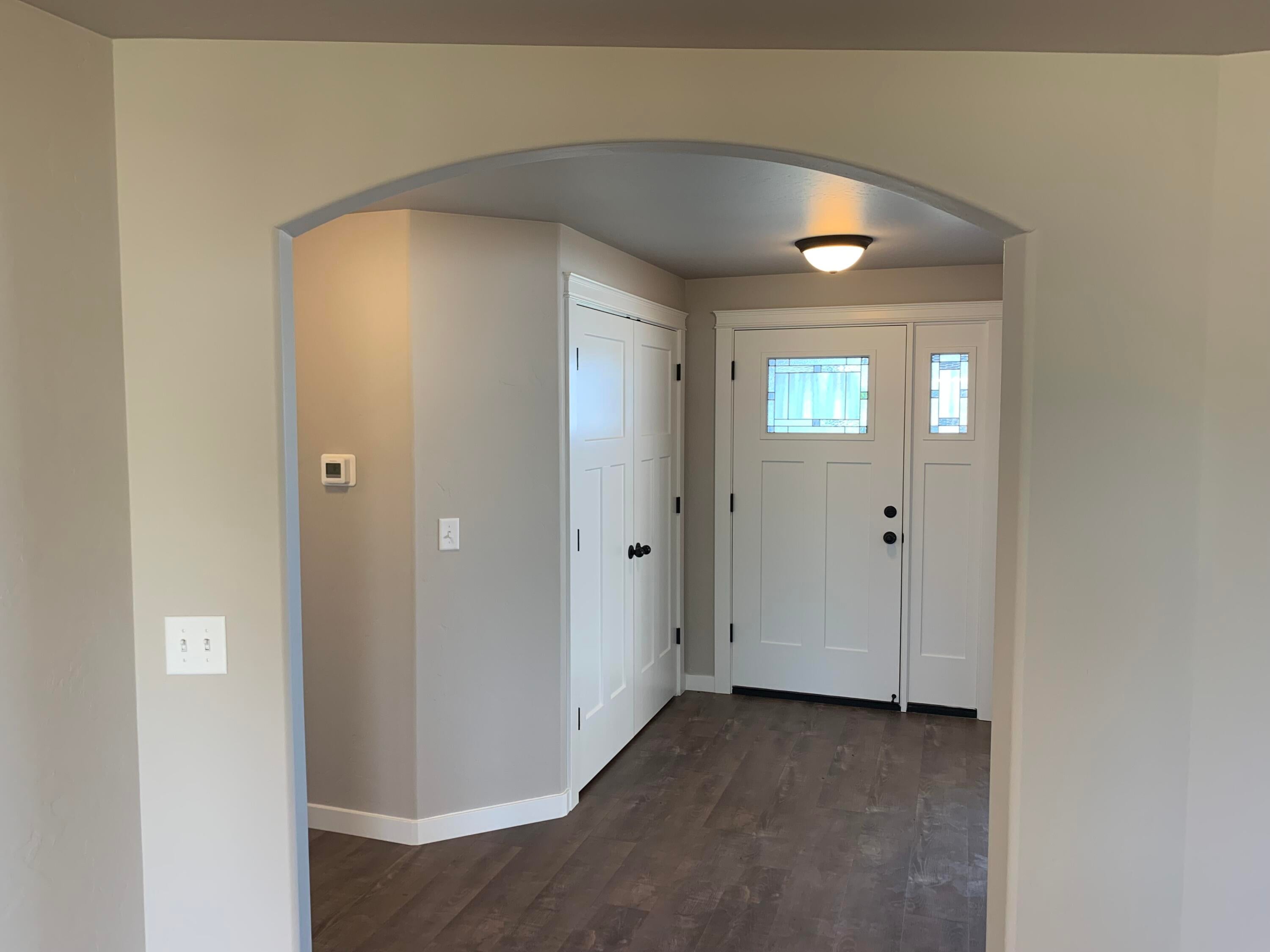 259 Samuel Lane Loop Road Phoenix, OR 97535 - Photo 5 of 22 Front Intry