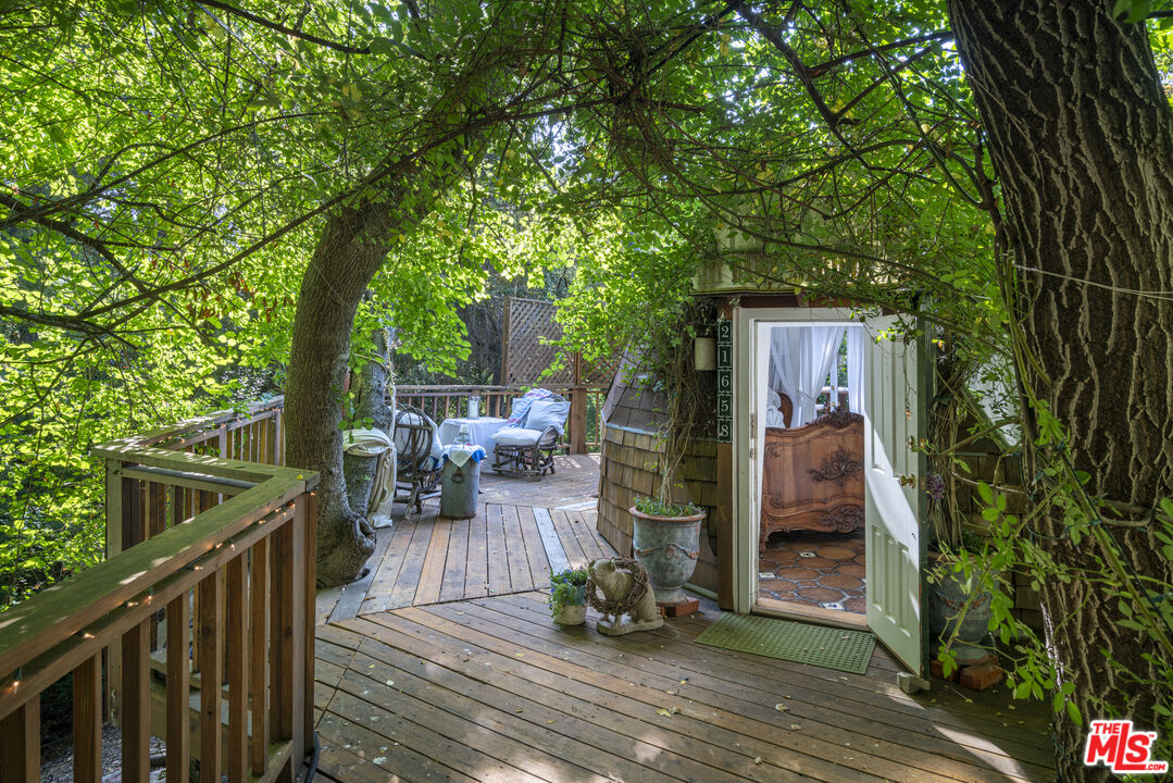 21658 Encina Road Topanga, CA 90290 - Photo 21 of 53 a view of living room and deck