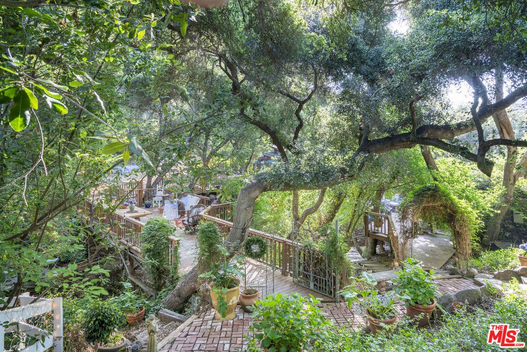 21658 Encina Road Topanga, CA 90290 - Photo 33 of 53