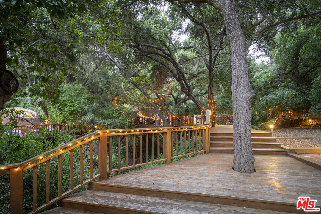 21658 Encina Road Topanga, CA 90290 - Photo 36 of 53 a balcony with street view
