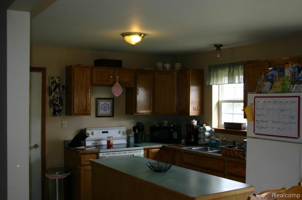 1376 Braidwood Road Memphis, MI 48041 - Photo 9 of 17 kitchen.jpg
