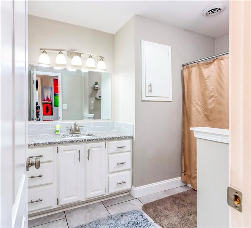 8305 Thompson Road Indianapolis, IN 46239 - Photo 12 of 36 Gallery Image 12