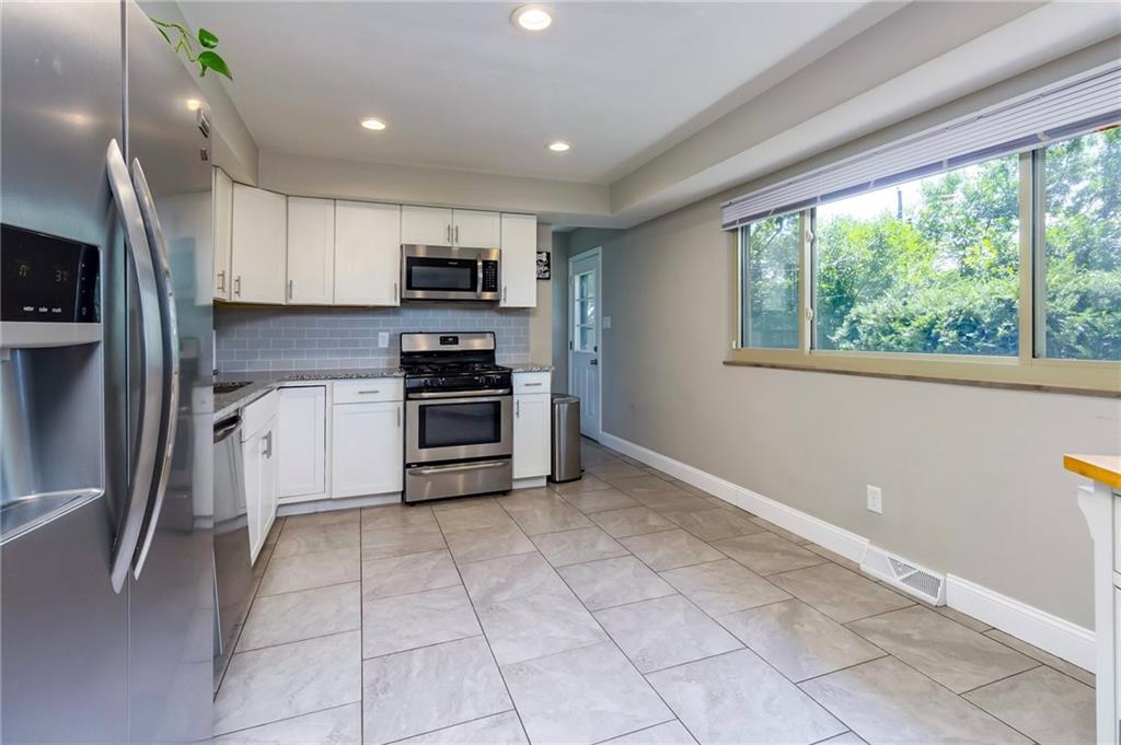 8305 Thompson Road Indianapolis, IN 46239 - Photo 8 of 36 Gallery Image 8