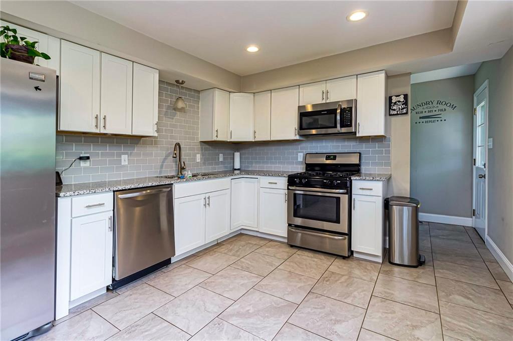 8305 Thompson Road Indianapolis, IN 46239 - Photo 10 of 36 Gallery Image 10