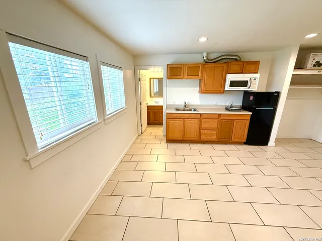 $574 | 2614 Monterey Street, Unit 5, San Antonio, TX 78207