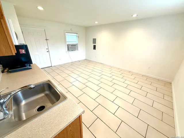 $574 | 2614 Monterey Street, Unit 5, San Antonio, TX 78207