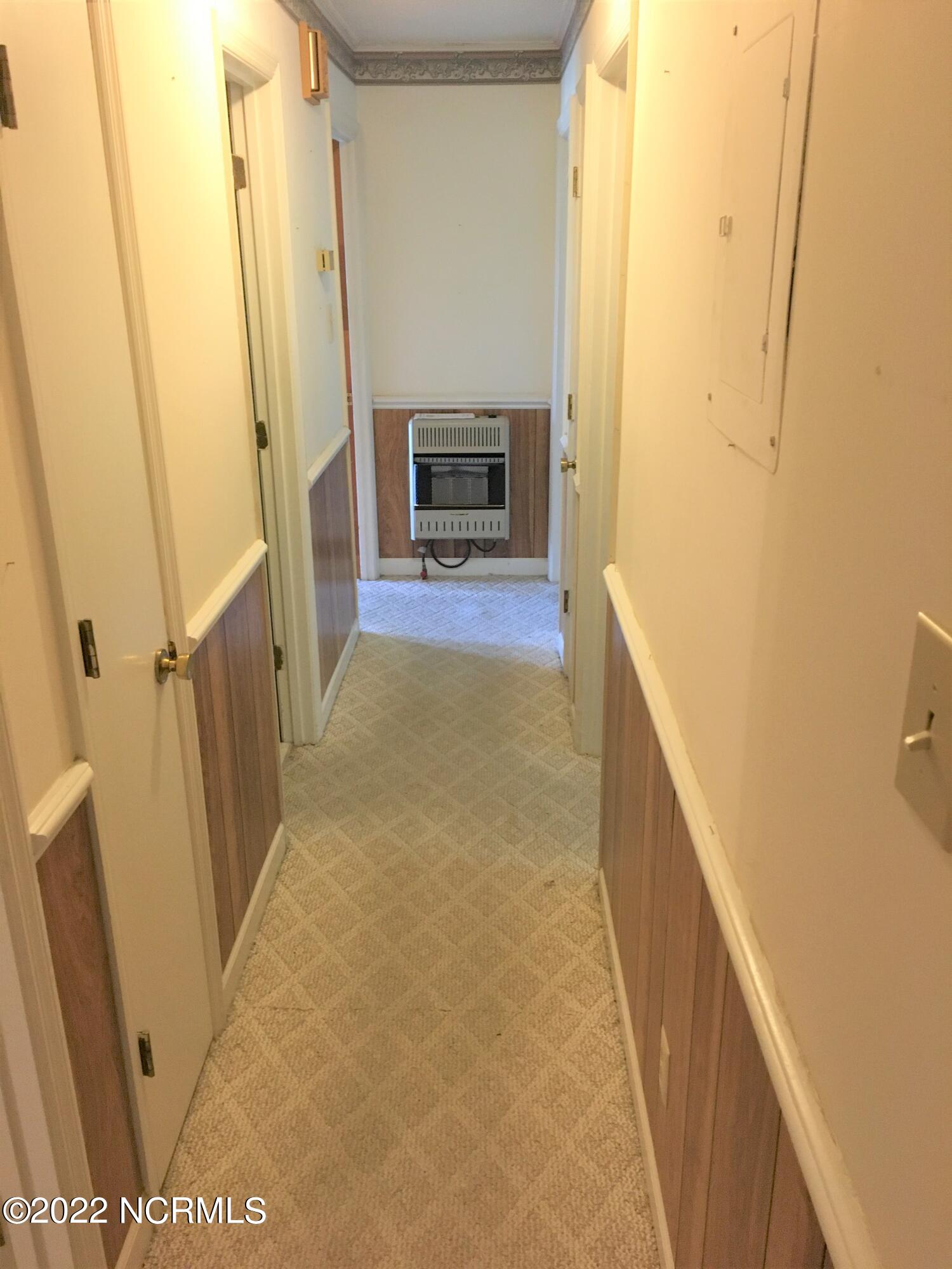 3905 Tower Hill Road Kinston, NC 28501 - Photo 17 of 38 Hallway