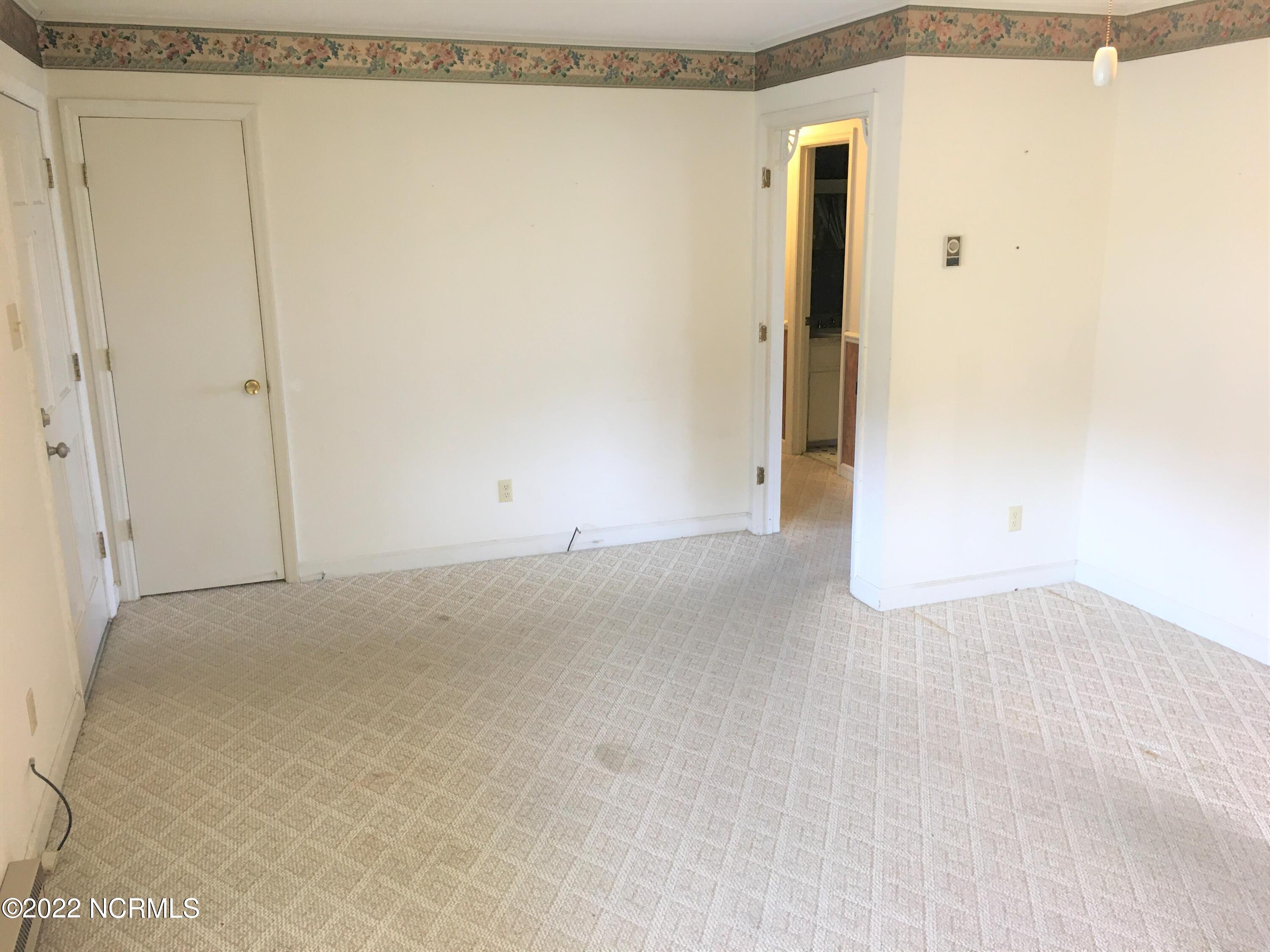 3905 Tower Hill Road Kinston, NC 28501 - Photo 23 of 38 Living Room