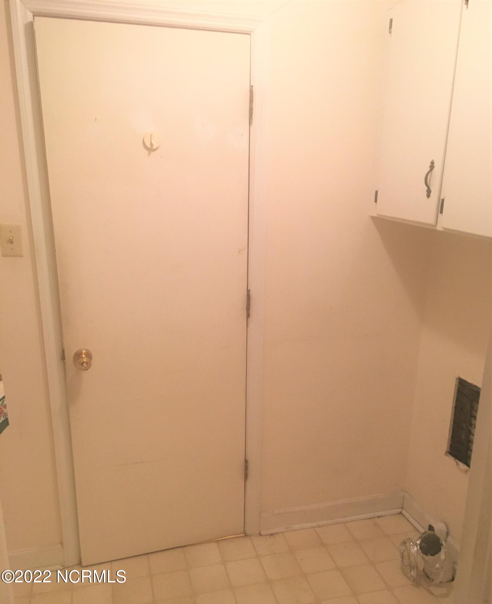 3905 Tower Hill Road Kinston, NC 28501 - Photo 28 of 38 Laundry Room