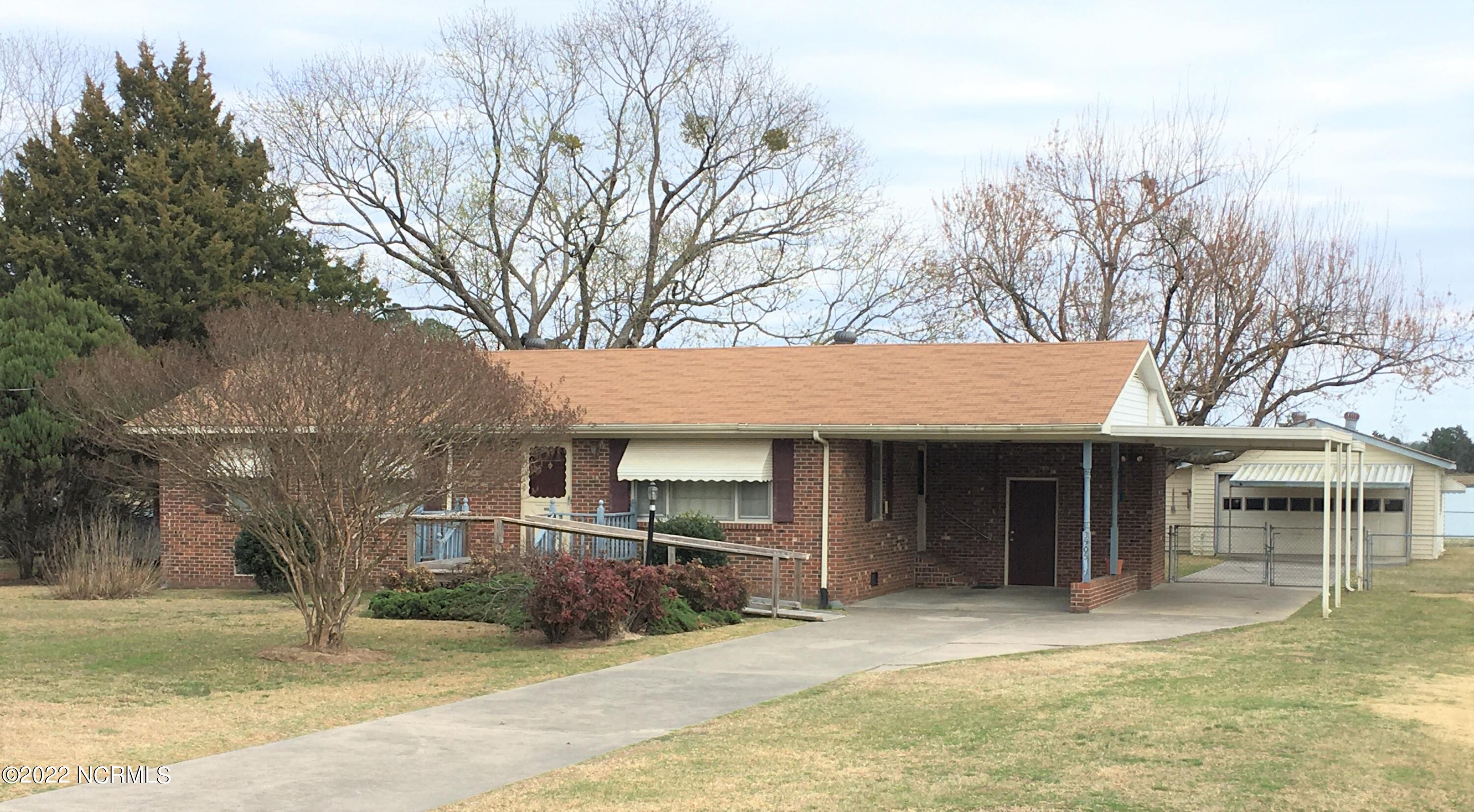 3905 Tower Hill Road Kinston, NC 28501 - Photo 36 of 38 Paved Drive-2 Bay Carport