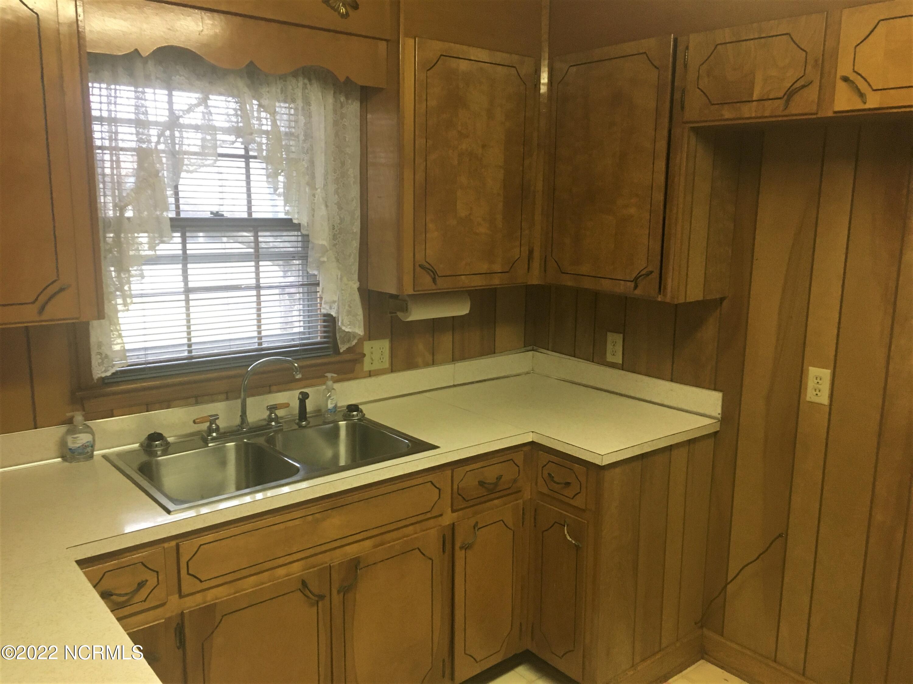 3905 Tower Hill Road Kinston, NC 28501 - Photo 5 of 38 Kitchen