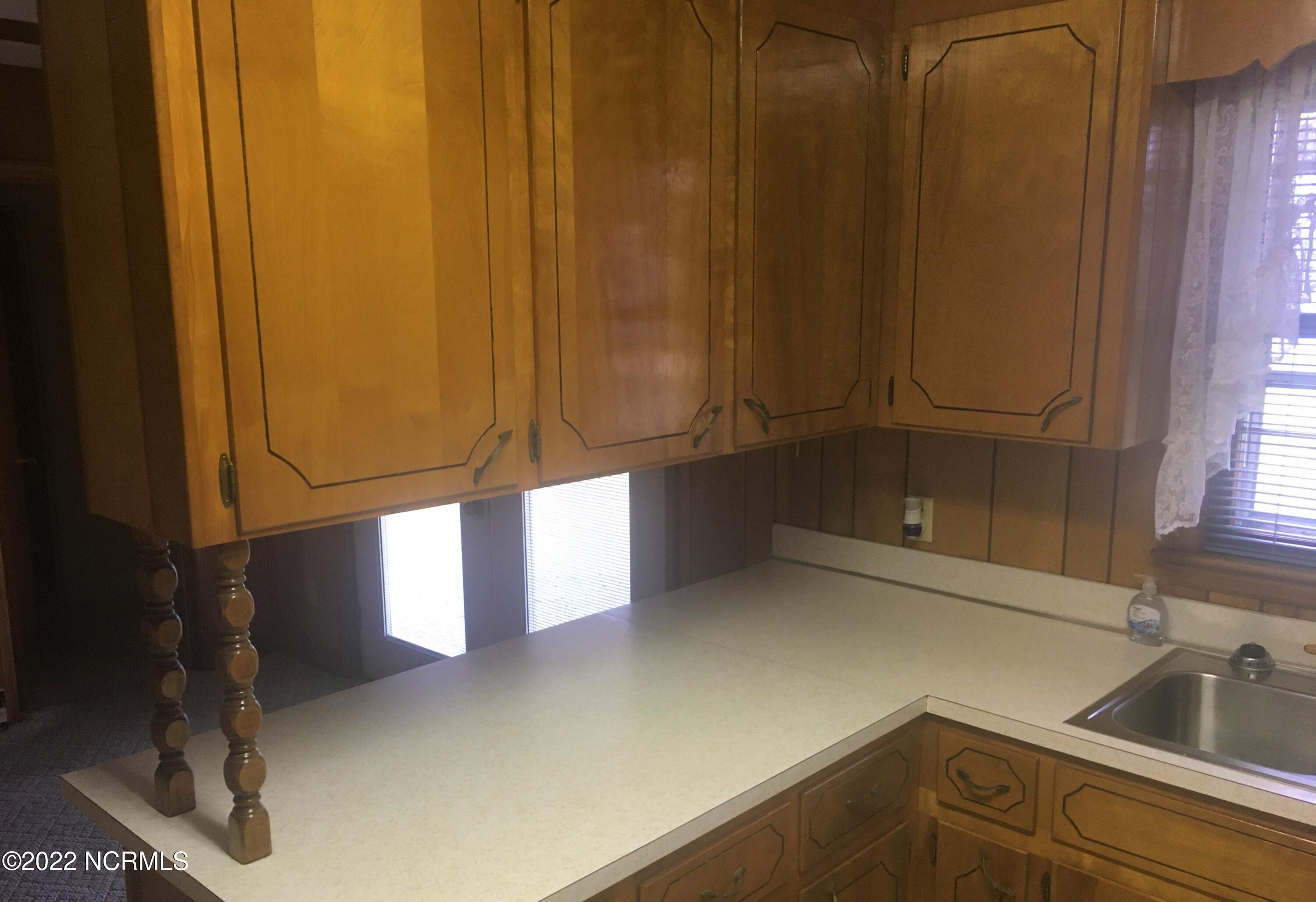 3905 Tower Hill Road Kinston, NC 28501 - Photo 7 of 38 Island and Shelving