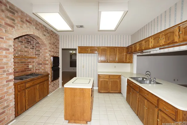 $2,000 | 6427 Lost Holly, San Antonio, TX 78240