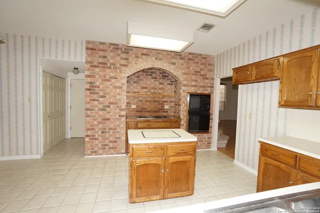 $2,000 | 6427 Lost Holly, San Antonio, TX 78240